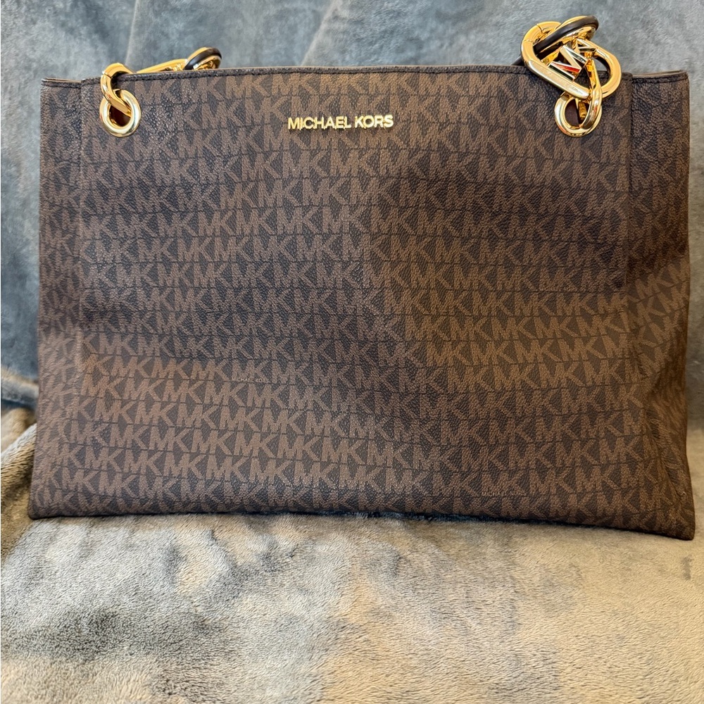 Michael Kors Trisha Large Logo Shoulder Bag